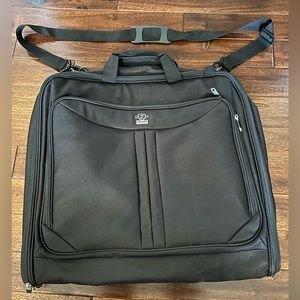 Zegur Carry On Garmet Bag with Shoulder Strap